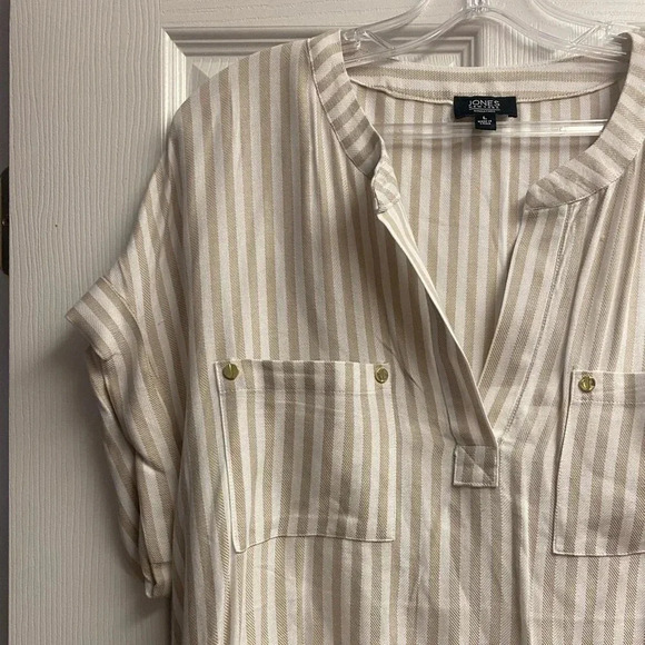 Jones New York Signature Neutral and White Top Sz. L - Picture 2 of 5
